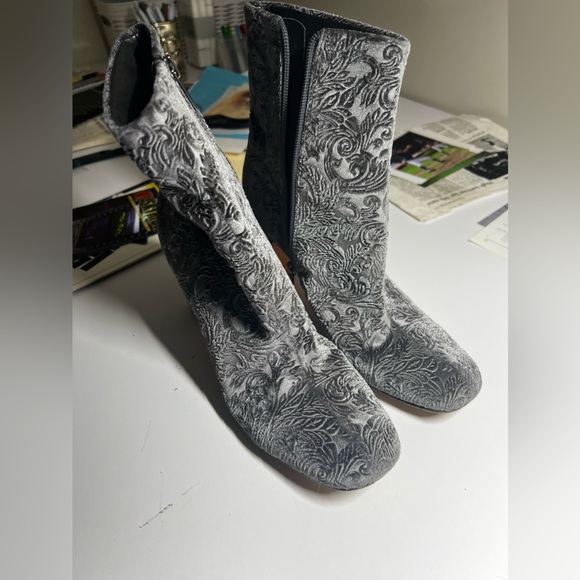 Marc Fisher LTD Grazi Flocked Ankle Booties - 9M - Picture 5 of 6